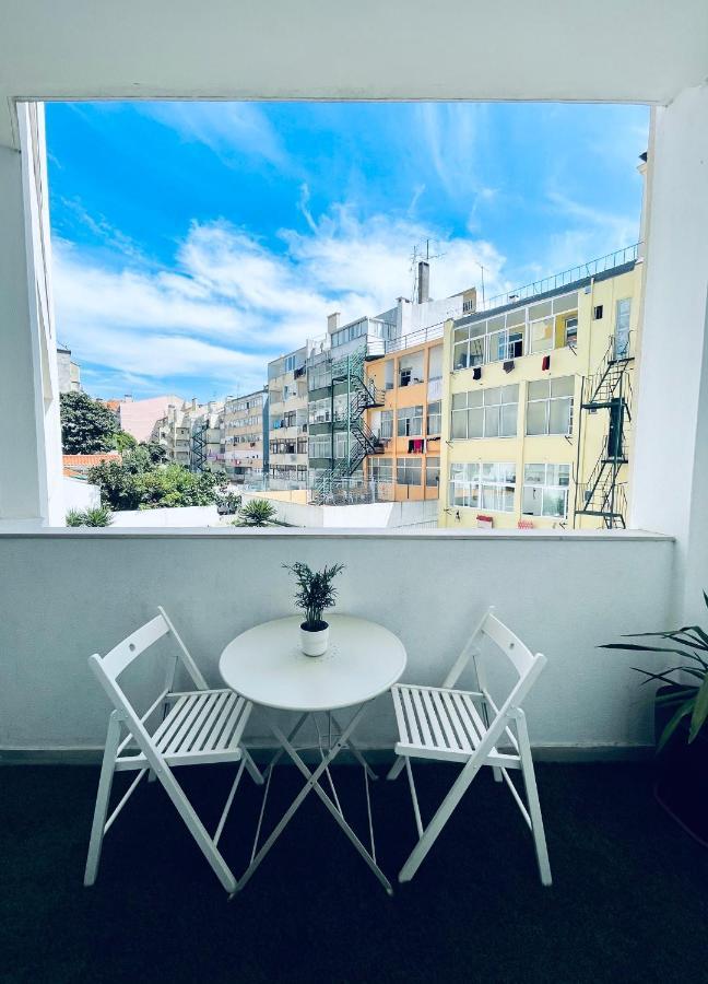 Sunny Arroios Apartment Lisbon Bagian luar foto